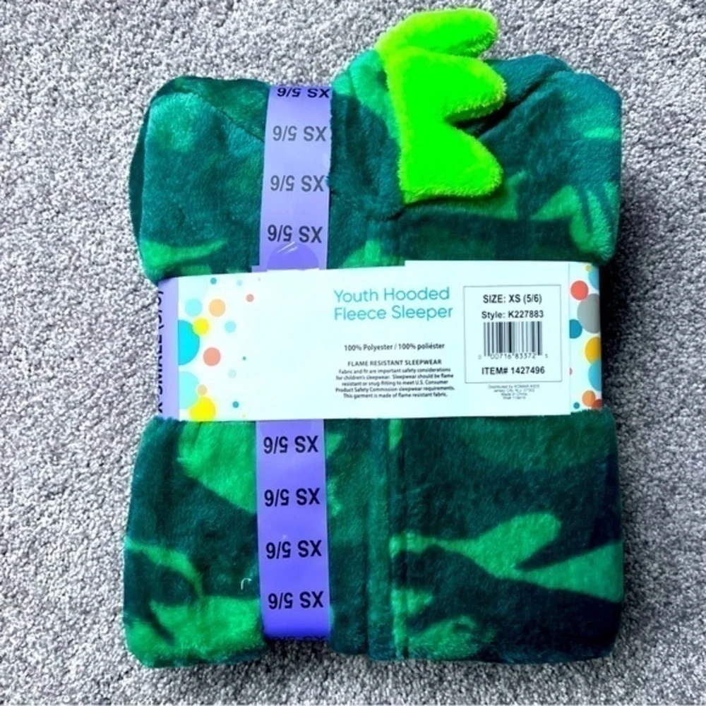 NWT Saint Eve youth hooded sleeper size. 5/6